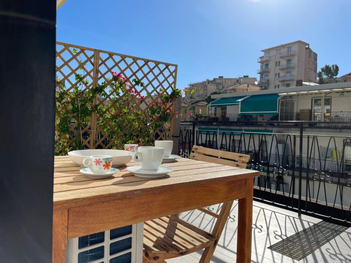 Wh - Cuore Home - Attico Monolocale Con Parcheggio Gratuito - 5 Minuti Dal Centro - Wifi 산레모 외부 사진