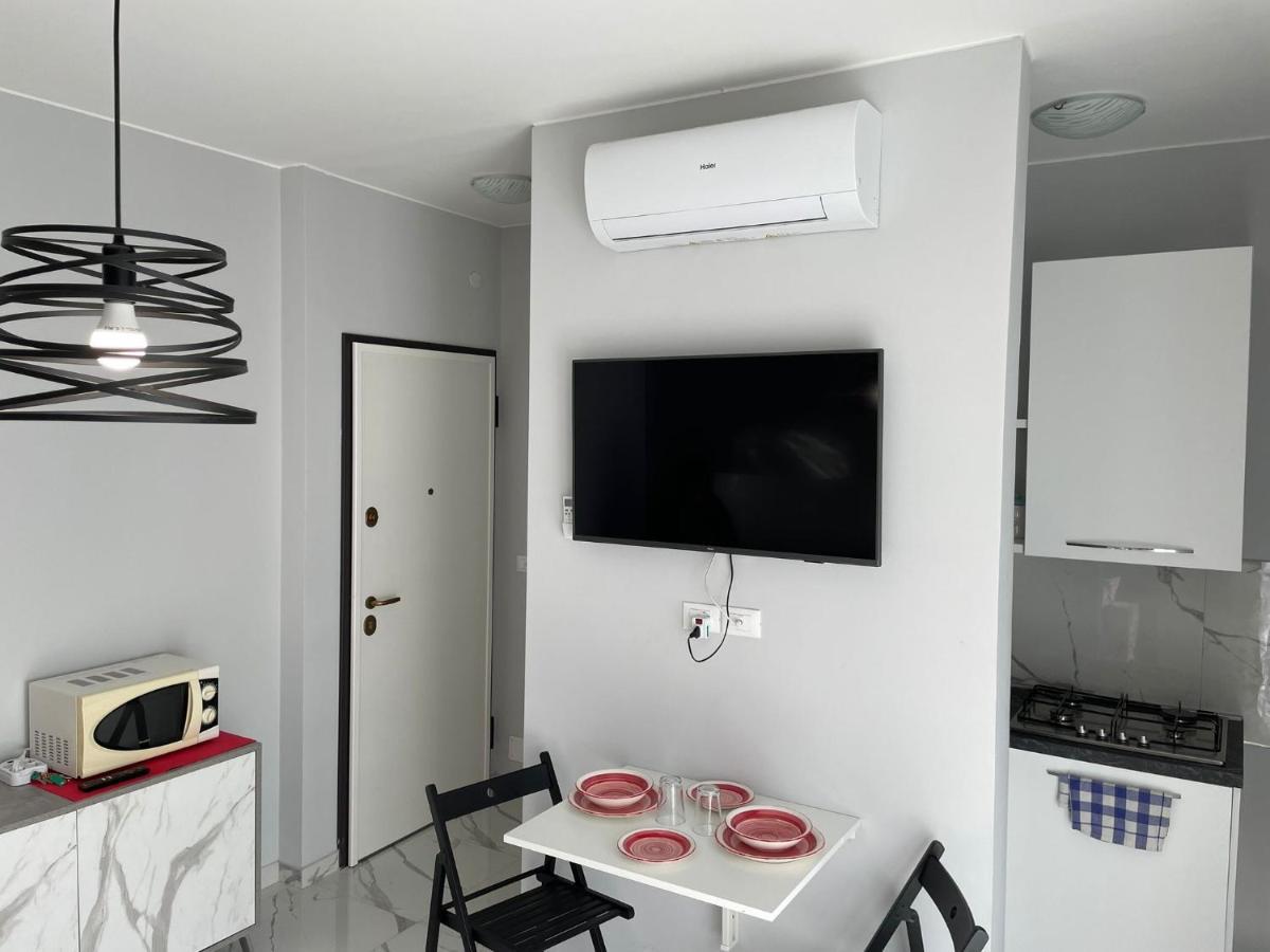 Wh - Cuore Home - Attico Monolocale Con Parcheggio Gratuito - 5 Minuti Dal Centro - Wifi 산레모 외부 사진